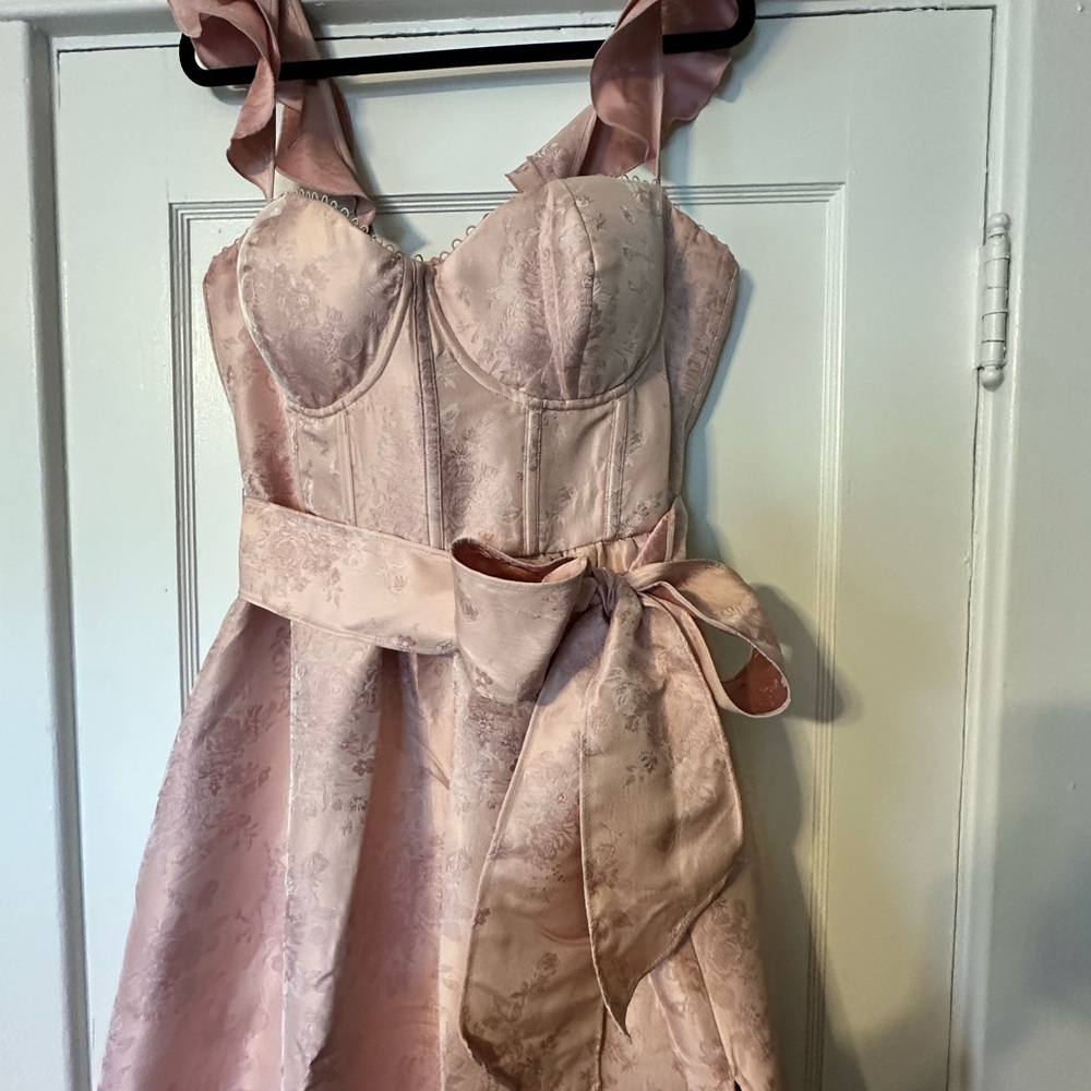 V. Chapman The Veronica Dress in Light Pink Windsor Brocade - Picture 2 of 12